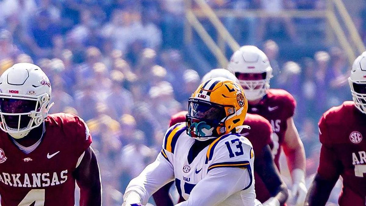 Nov 15, 2025; Baton Rouge, Louisiana, USA; Arkansas Razorbacks running back Mike Washington (4) runs against LSU Tigers safety Tamarcus Cooley (0) during the first half at Tiger Stadium. Mandatory Credit: Stephen Lew-Imagn Images | Stephen Lew-Imagn Images 