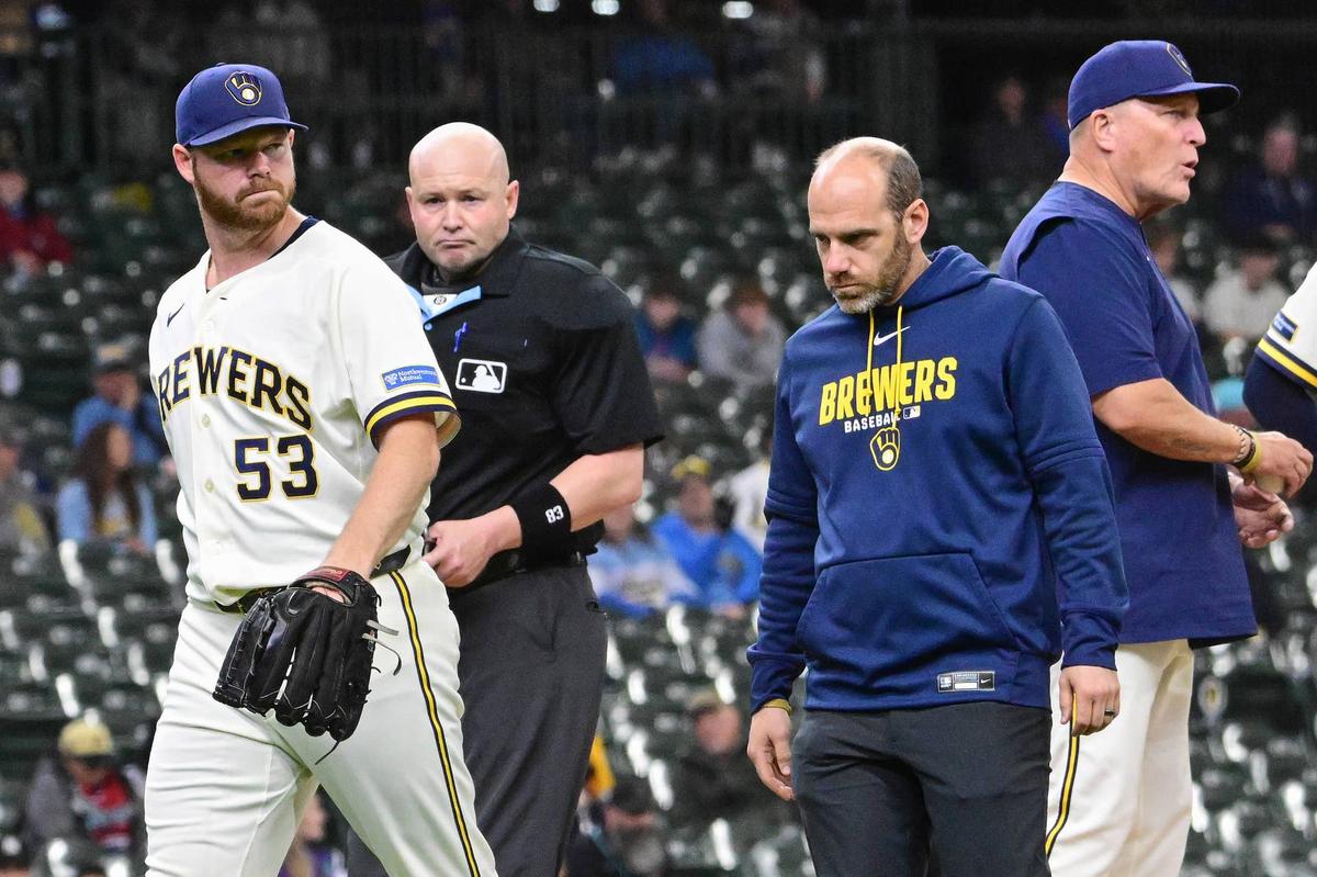  Milwaukee Brewers pitcher Brandon Woodruff (53) © Benny Sieu-Imagn Images  Benny Sieu-Imagn Images