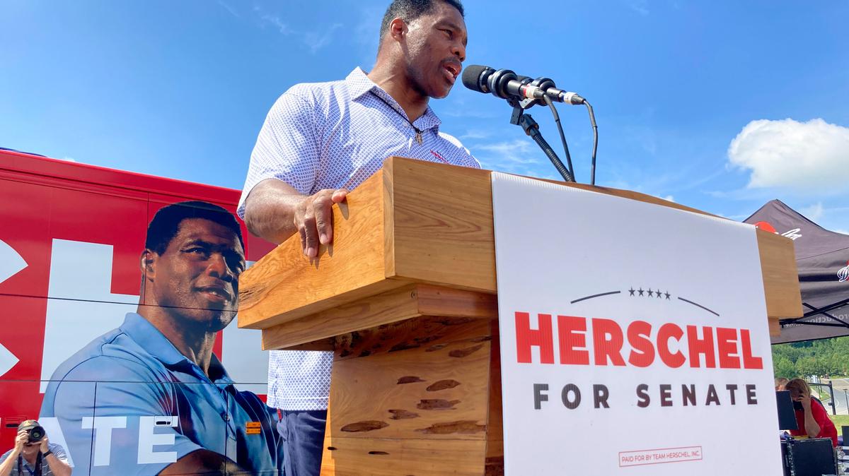 El candidato republicano al Senado, Herschel Walker, da un discurso durante un acto de campaña el 7 de septiembre de 2021 en Emerson, Georgia. Los votantes de Georgia verán al menos un debate de otoño entre el senador Raphael Warnock y el retador republicano Herschel Walker. (Foto AP/Bill Barrow, archivo)