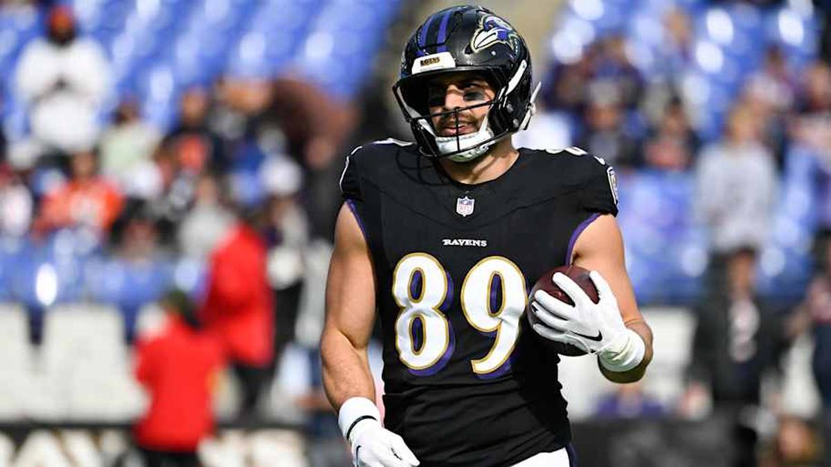  Oct 26, 2025; Baltimore, Maryland, USA; Baltimore Ravens tight end Mark Andrews (89) warms up before the game against the Chicago Bears at M&T Bank Stadium. | Tommy Gilligan-Imagn Images 
