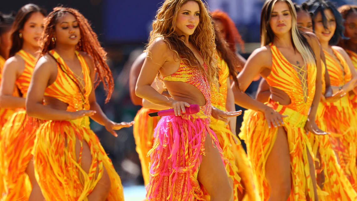 Shakira makes surprise Colombia visit, helps raise $1M for earthquake relief 