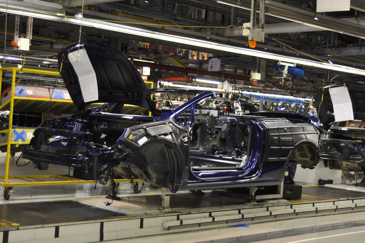  GM is changing the way it designs cars to allow for more collaboration. 