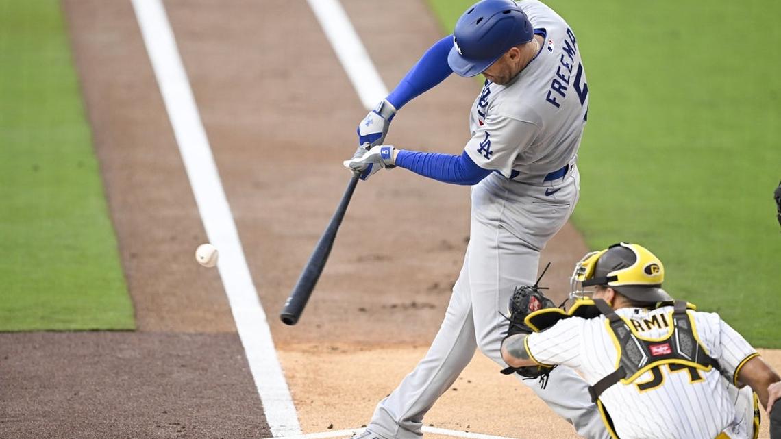 Dodgers sneak past Padres in 9th, move atop NL West 