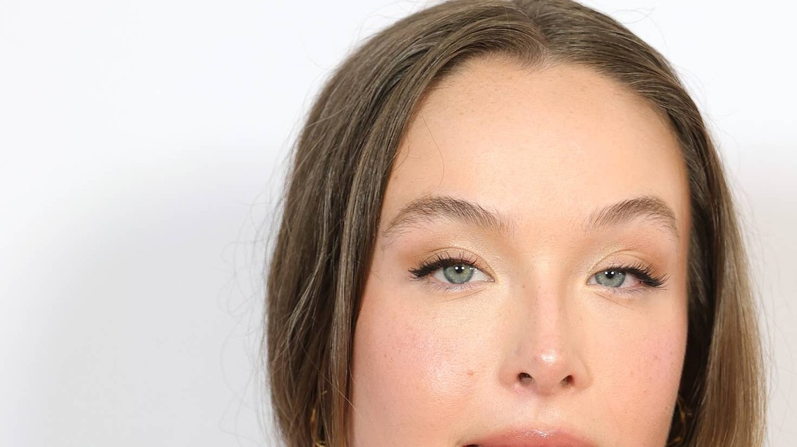 Warren Beatty's Daughter Ella Has a Surprising Resemblance to Her Famous Aunt Shirley MacLaine 