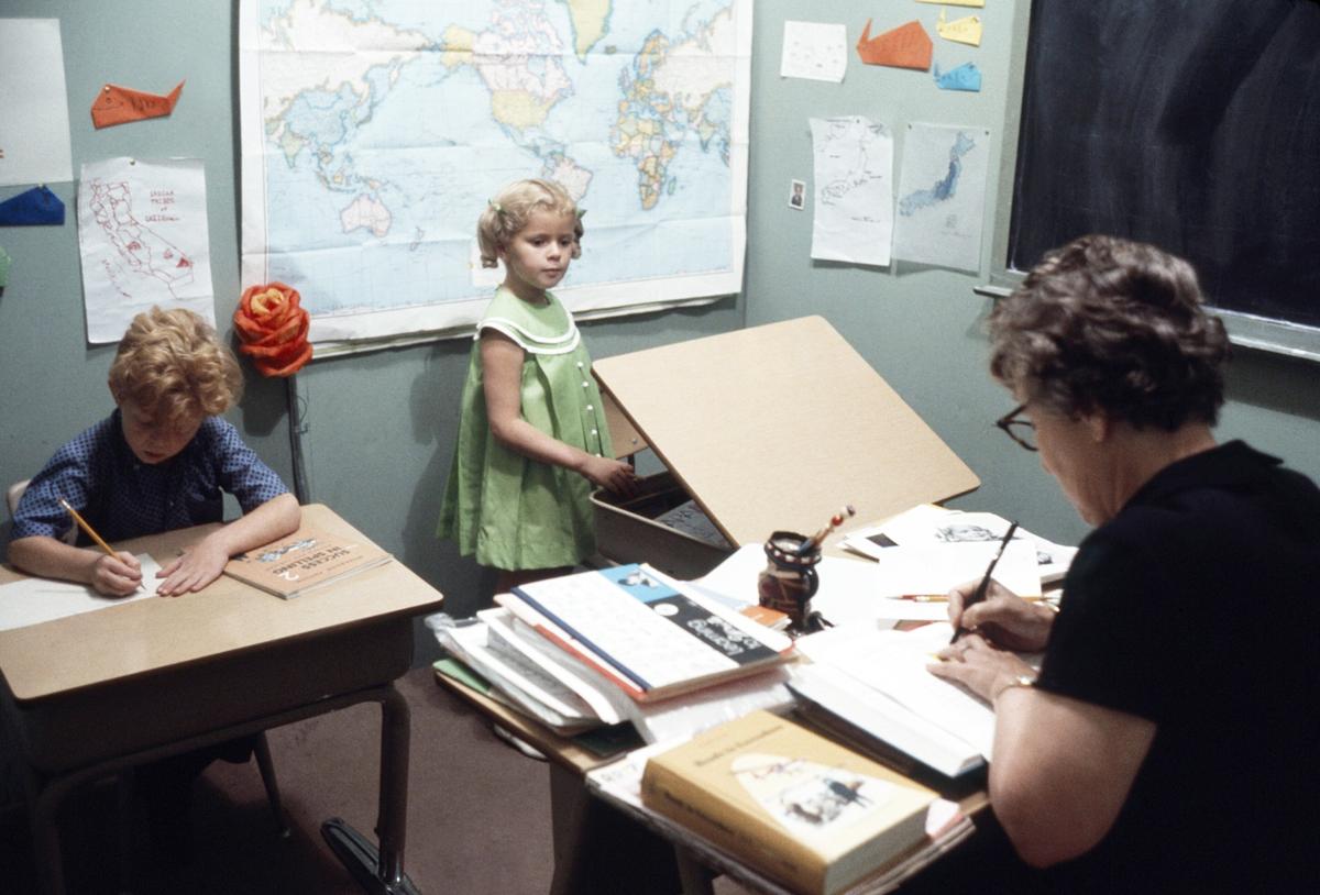 Johnny Whitaker and Anissa Jones on set with their tutor (1967)Couresty the Everett Collection
