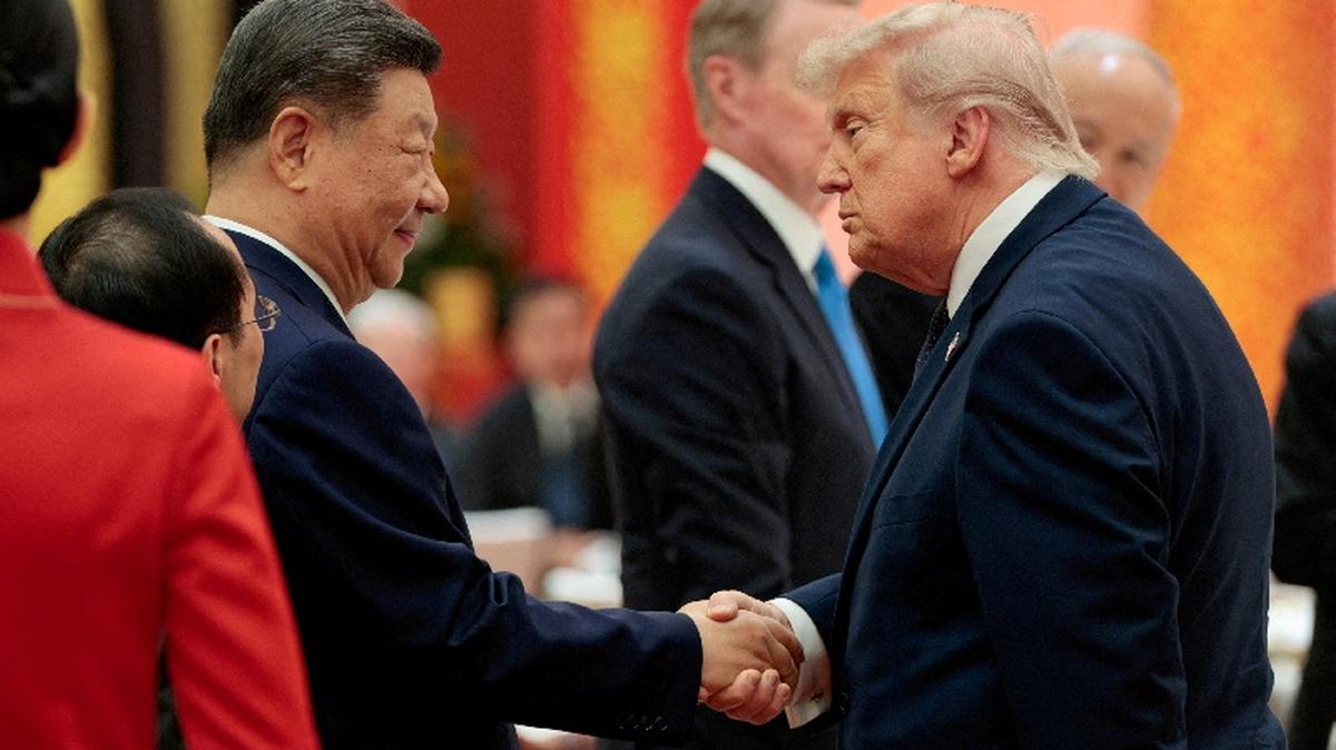 Chinese President Xi Jinping and U.S. President Donald Trump shake hands at a state banquet at the Great Hall of the People in Beijing, China, May 14, 2026. REUTERS/Evan Vucci