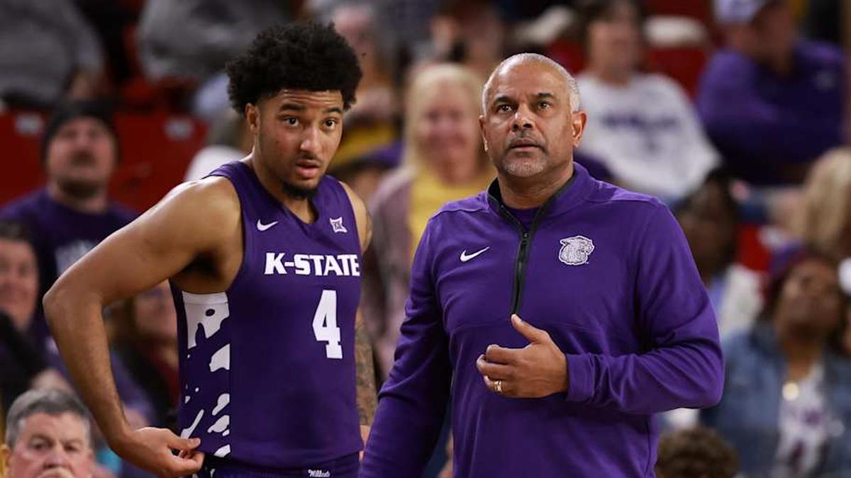  Kansas State coach Jerome Tang speaks with guard P.J. Haggerty against Arizona State. | Mark J. Rebilas-Imagn Images 