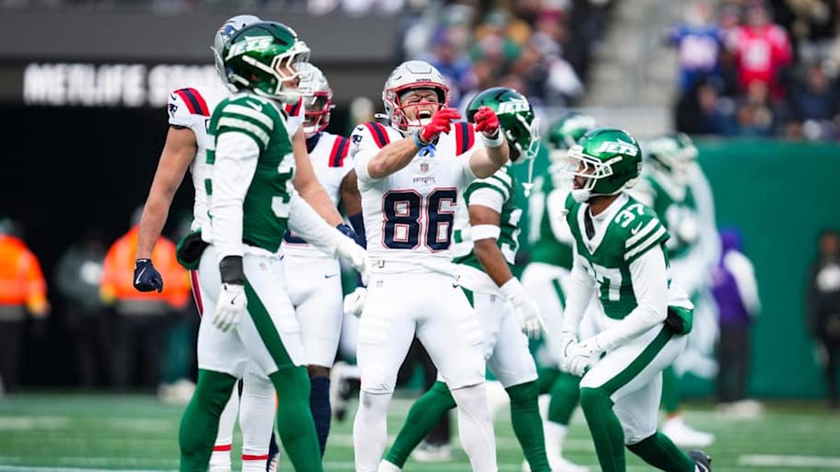  New England Patriots wide receiver Efton Chism III (86) celebrates after a play during a game against the New York Jets at MetLife Stadium, Dec 28, 2025, East Rutherford, NJ, USA. | Yannick Peterhans / USA TODAY NETWORK via Imagn Images 