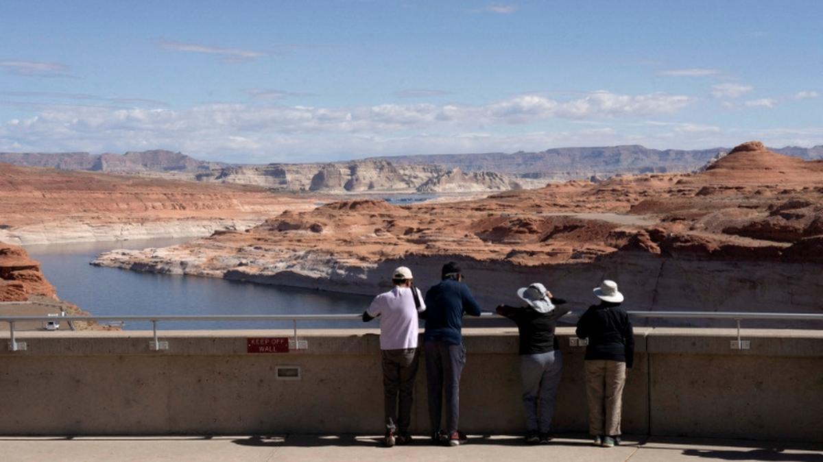 FILE PHOTO: Tourists look at the Colorado River from Glen Canyon Dam near Page, Arizona, U.S., May 15, 2025.  REUTERS/Rebecca Noble/File Photo