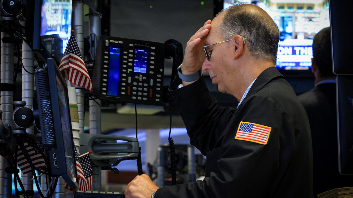 Teetering US stock market faces jobs report, big earnings week 
