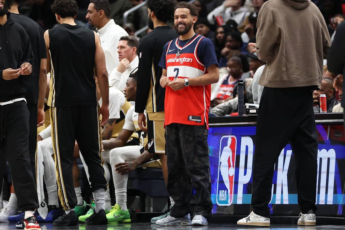  Trae Young cheers Washington Wizards teammate from the sideline Daniel Kucin Jr.-Imagn Images