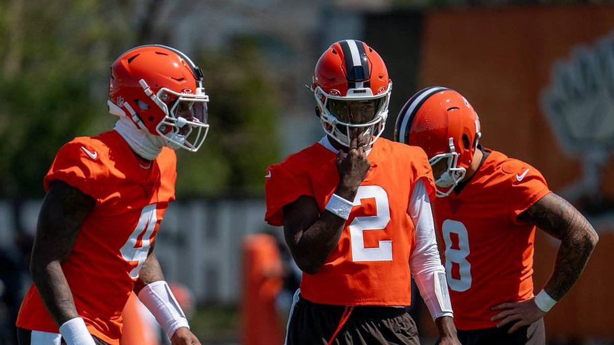 Browns quarterbacks Deshaun Watson and Shedeur Sanders are battling for the starting job in Cleveland.
