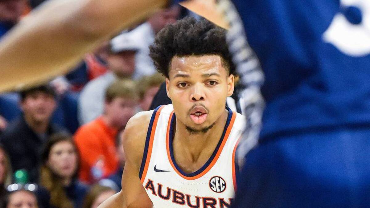  Auburn Tigers forward Keyshawn Hall (7) drives against Queens University of Charlotte during their game at Neville Arena on the Auburn University campus in Auburn, Ala., on Monday evening December 29, 2025. | USA TODAY Network via Reuters Connect 