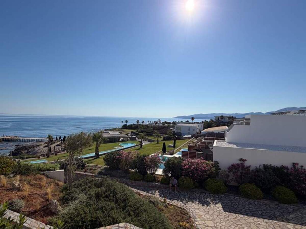  The Abaton embraces its natural beauty at every turn and emphasizes its waterside location through architecture and design. It's the ultimate romantic backdrop for couples who need a seaside retreat. Photo Credit: Erika Ebsworth-Goold 