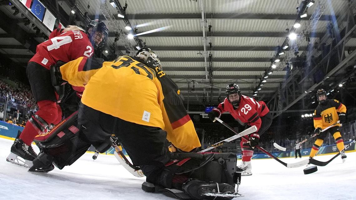 Marie-Philip Poulin ties Olympic goals record as Canada advances to semis 