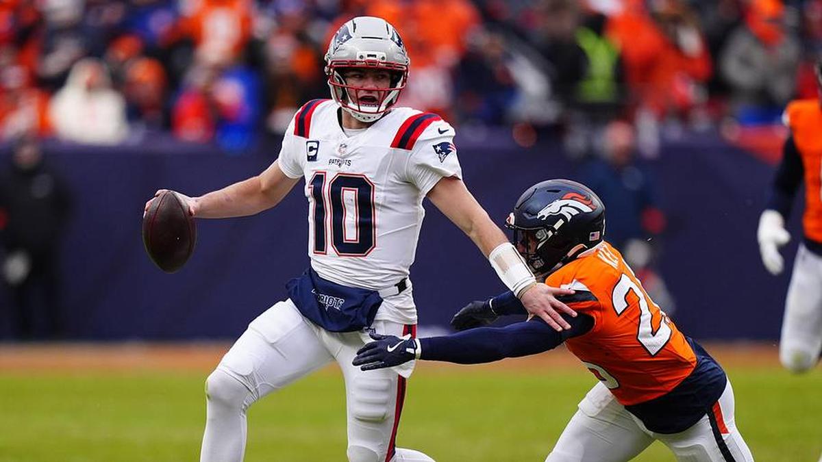  Jan 25, 2026; Denver, CO, USA; New England Patriots quarterback Drake Maye (10) rushes the ball against Denver Broncos safety Devon Key (26) during the first half in the 2026 AFC Championship Game at Empower Field at Mile High. Mandatory Credit: Ron Chenoy-Imagn Images | Ron Chenoy-Imagn Images 