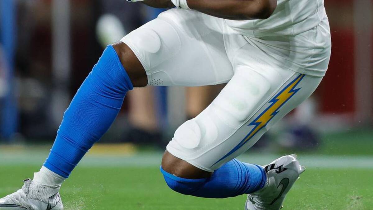  Los Angeles Chargers cornerback Nikko Reed recovers a fumble by the San Francisco 49ers in 2025 pre-season game. | Sergio Estrada-Imagn Images 
