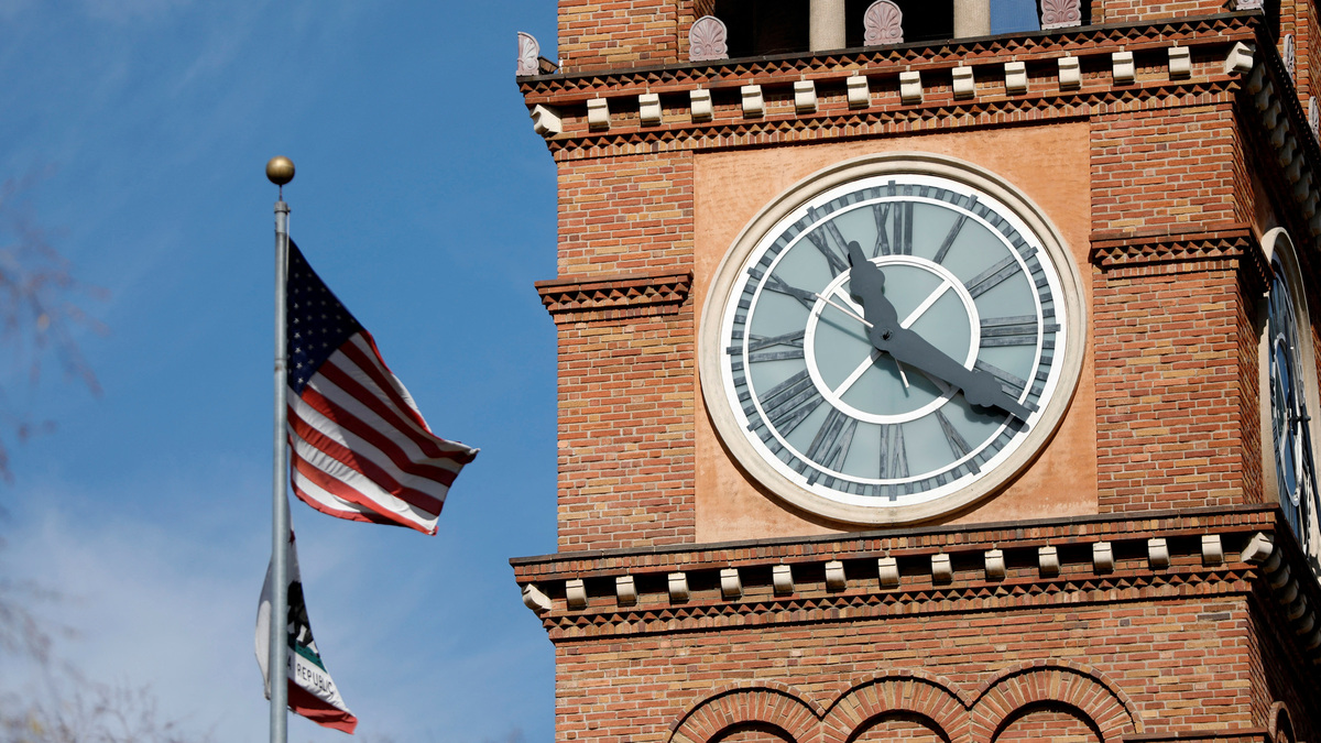 FILE PHOTO: The clock tower of St. Andrew's Catholic Church is pictured in Pasadena, California, U.S., January 24, 2018. REUTERS/Mario Anzuoni/File Photo
