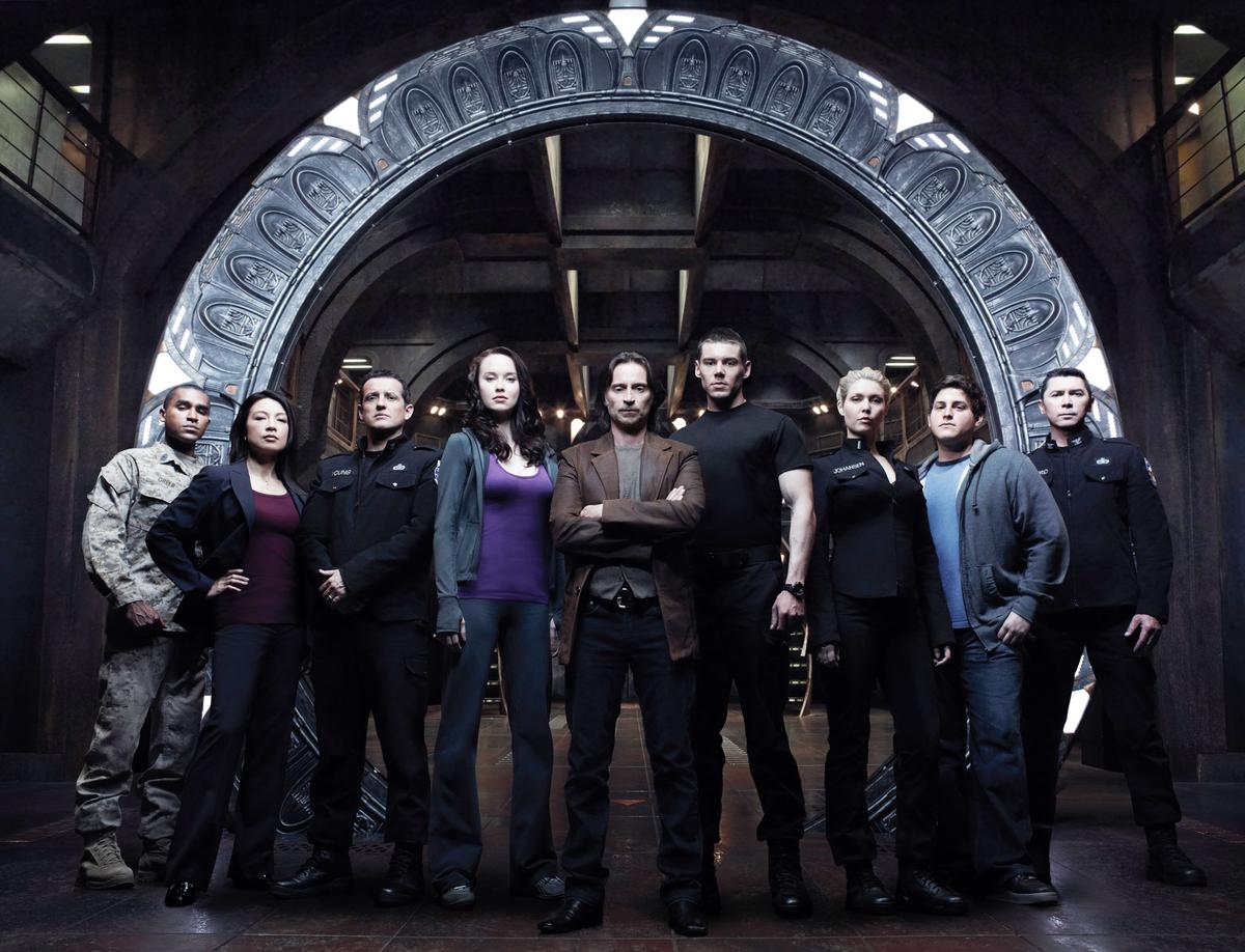 STARGATE UNIVERSE, (from left): Jamil Walker Smith, Ming-Na, Louis Ferreira, Alaina Huffman, Robert Carlyle, Brian J. Smith, Elyse Levesque, David Blue, Lou Diamond Phillips, (Season 1), 2009-2011.Art Streiber / © Sci-Fi (Syfy) / Courtesy: Everett Collection