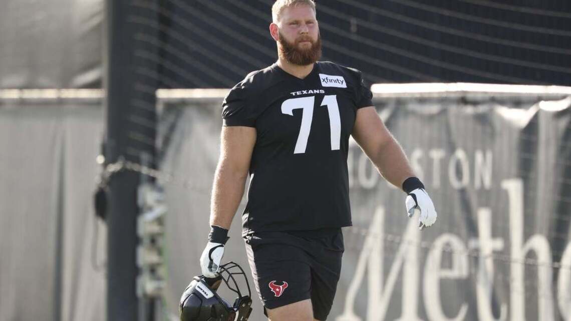 Texans RT Braden Smith carted off practice field 