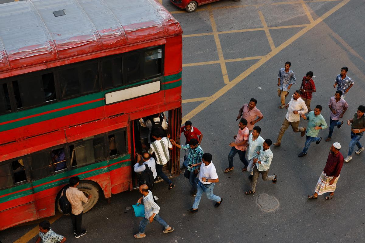 Commuters rush to board a bus at the Karwan Bazar area in Dhaka, Bangladesh, July 17, 2025. REUTERS/Mohammad Ponir Hossain