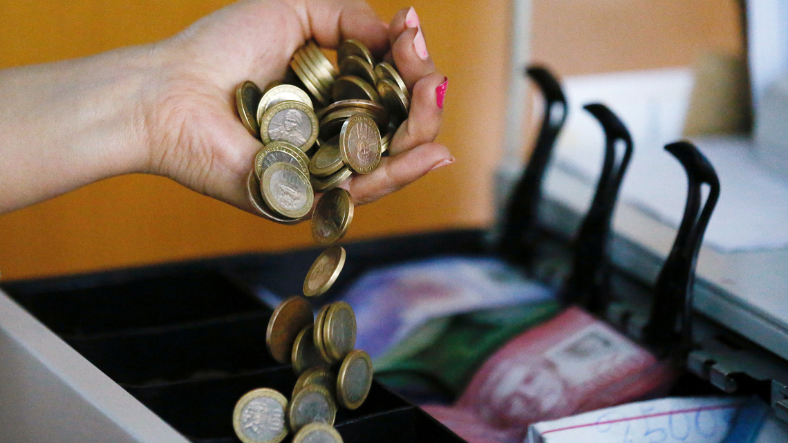 Monedas A.Latina cierran mixtas tras datos de EEUU que alejan posible alza de tasas de la Fed 