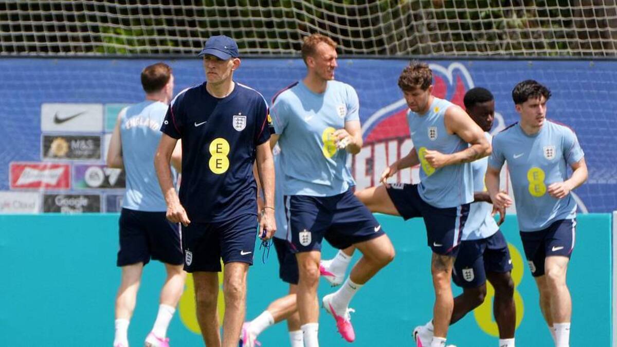  England has turned to Thomas Tuchel (front) for the 2026 World Cup. | Jim Rassol-Imagn Images 