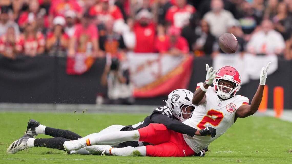 Chiefs improve to 4-0 with tight win over Raiders 