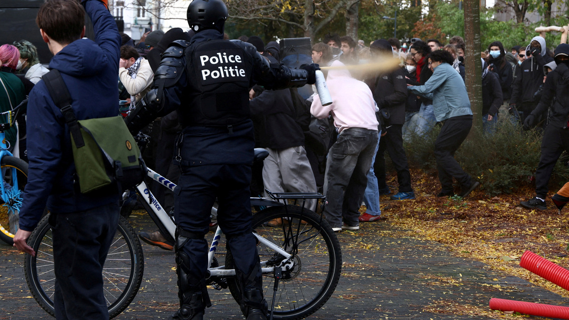 Belgian protesters and police skirmish at anti-government demonstrations in Brussels 