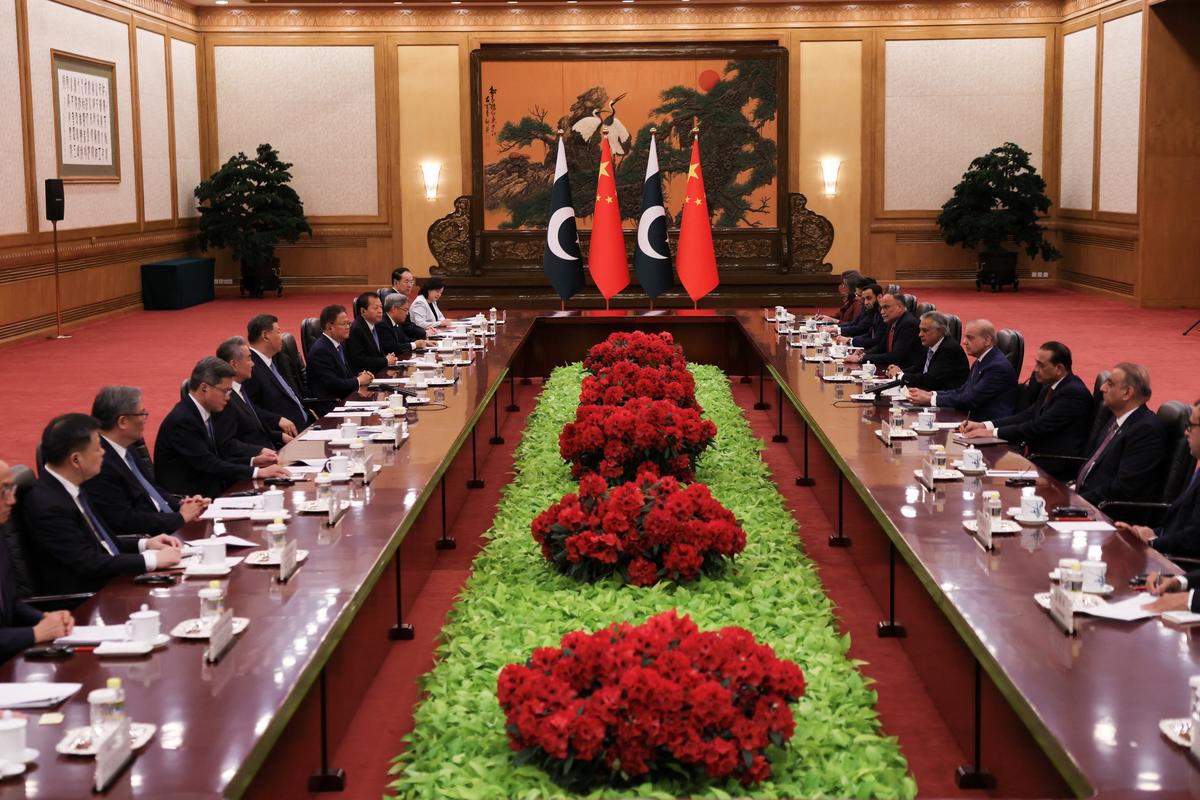 Chinese President Xi Jinping and Pakistan's Prime Minister Shehbaz Sharif attend a meeting at the Great Hall of the People, in Beijing, China May 25, 2026. REUTERS/Tingshu Wang/Pool
