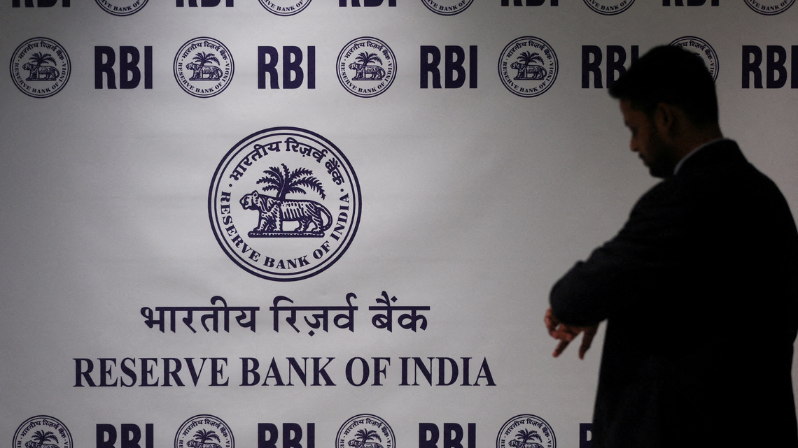 Foreign investors pivot to short India debt ahead of policy turn 