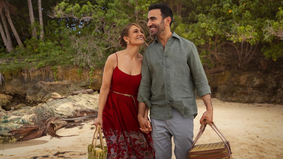 Office Romance. (L-R) Jennifer Lopez as Jackie Cruz and Brett Goldstein as Daniel Blanchflower in Office Romance. Cr. Ana Carballosa/Netflix © 2026.