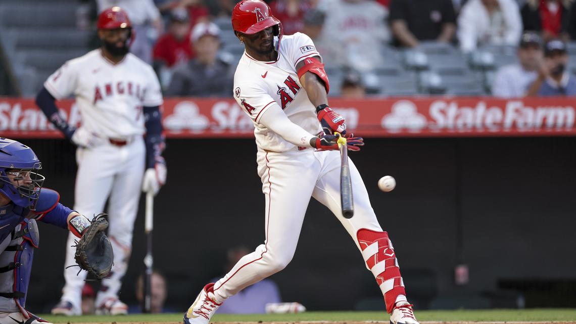 Angels put together a solid night of offense, defense in victory over Rangers 