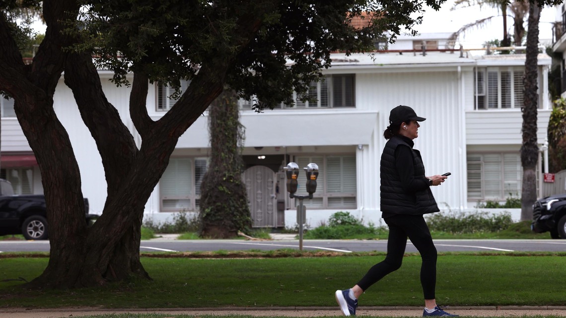 Police fatally shoot armed person at Santa Monica park