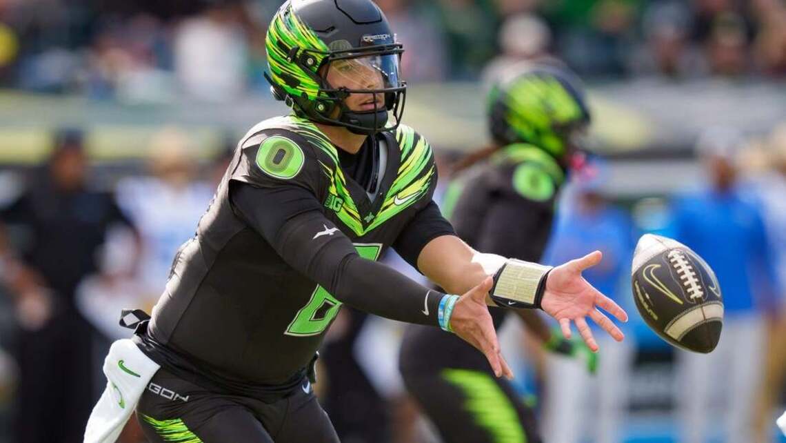 QB situation unsettled for Oregon ahead of clash with Illinois 