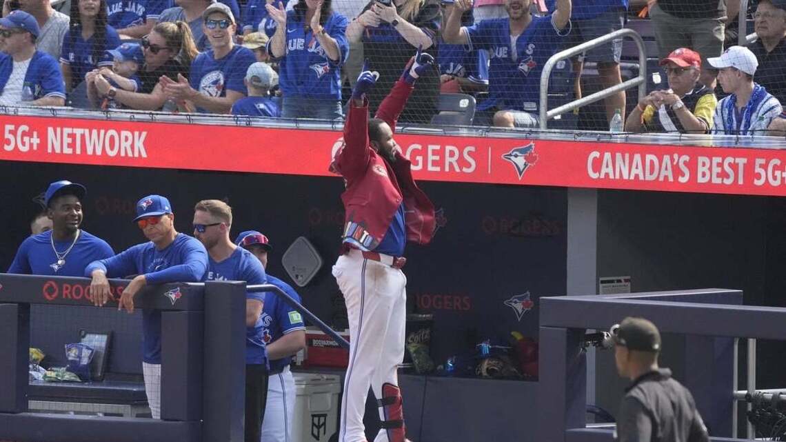 Solo shot -- Vladimir Guerrero Jr. finally goes deep in Toronto