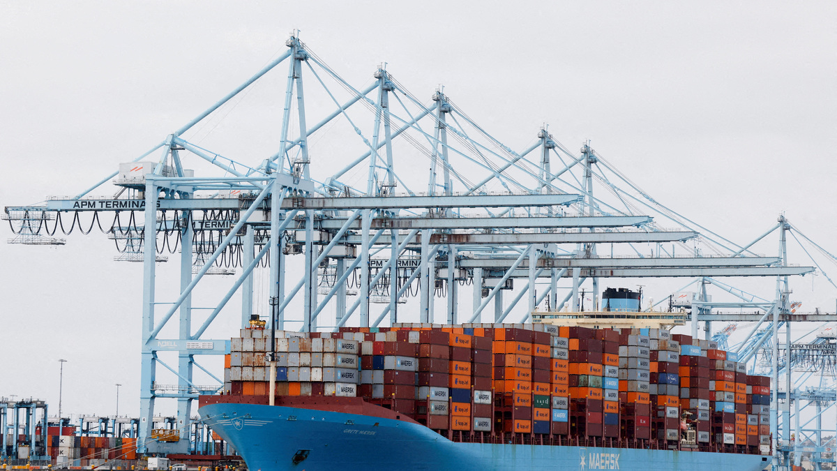US goods trade deficit unexpectedly widens in September | Fort Worth ...