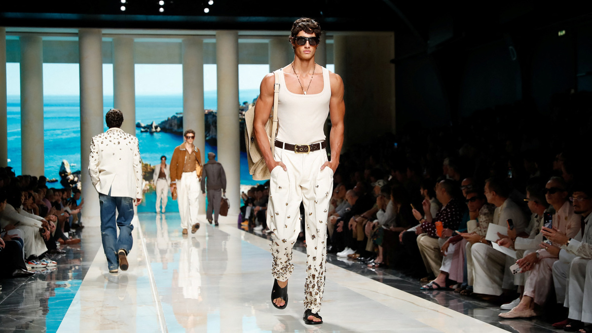 Models present Dolce & Gabbana Spring/Summer 2027 men's collection at Milan Fashion Week, in Milan, Italy June 20, 2026. REUTERS/Alessandro Garofalo