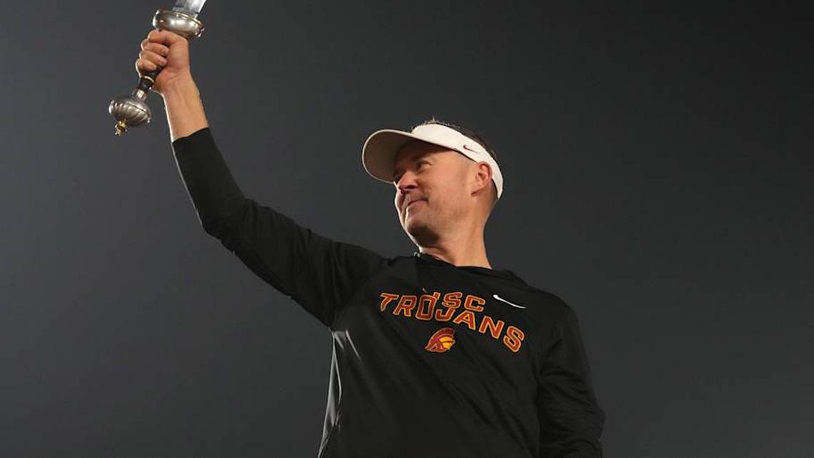  Nov 29, 2025; Los Angeles, California, USA; Southern California Trojans head coach Lincoln Riley leads the Spirit of Troy marching band in a rendition of Tribute to Troy after teh game against the UCLA Bruins at United Airlines Field at Los Angeles Memorial Coliseum. Mandatory Credit: Kirby Lee-Imagn Images | Kirby Lee-Imagn Images 