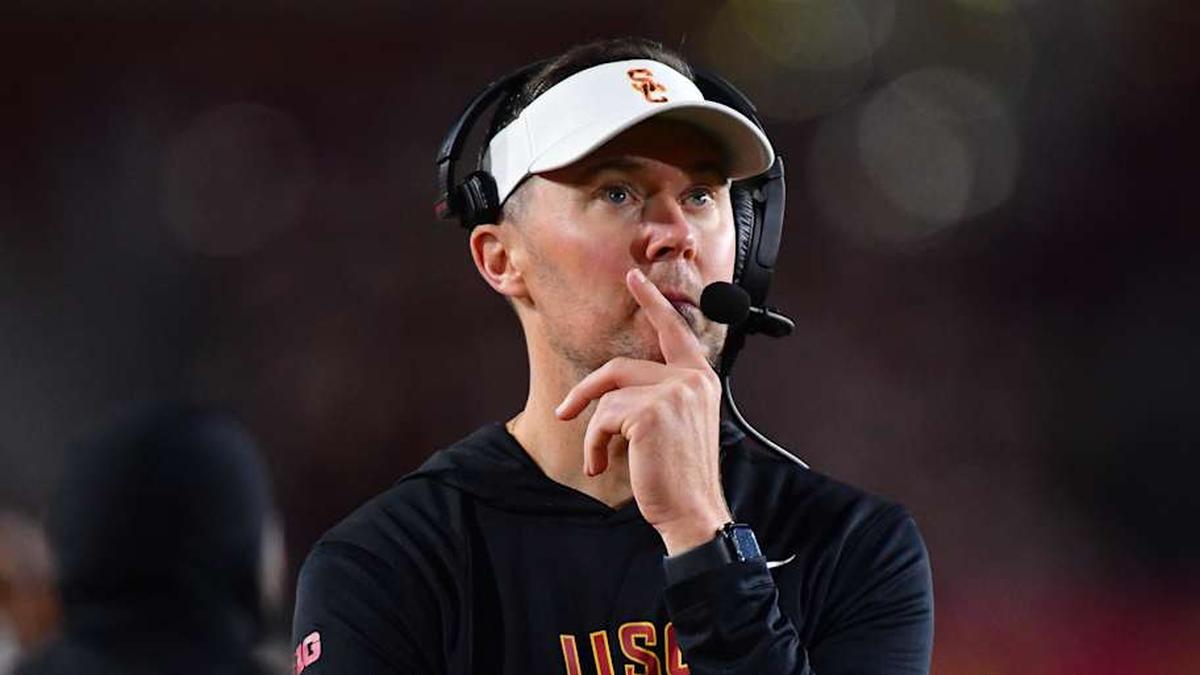  Nov 7, 2025; Los Angeles, California, USA; Southern California Trojans head coach Lincoln Riley watches game action against the Northwestern Wildcats during the second half at the Los Angeles Memorial Coliseum. Mandatory Credit: Gary A. Vasquez-Imagn Images | Gary A. Vasquez-Imagn Images 