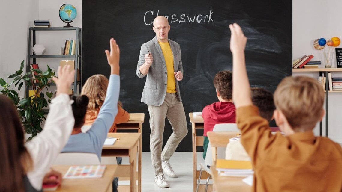 America's teachers should be paid like military officers 