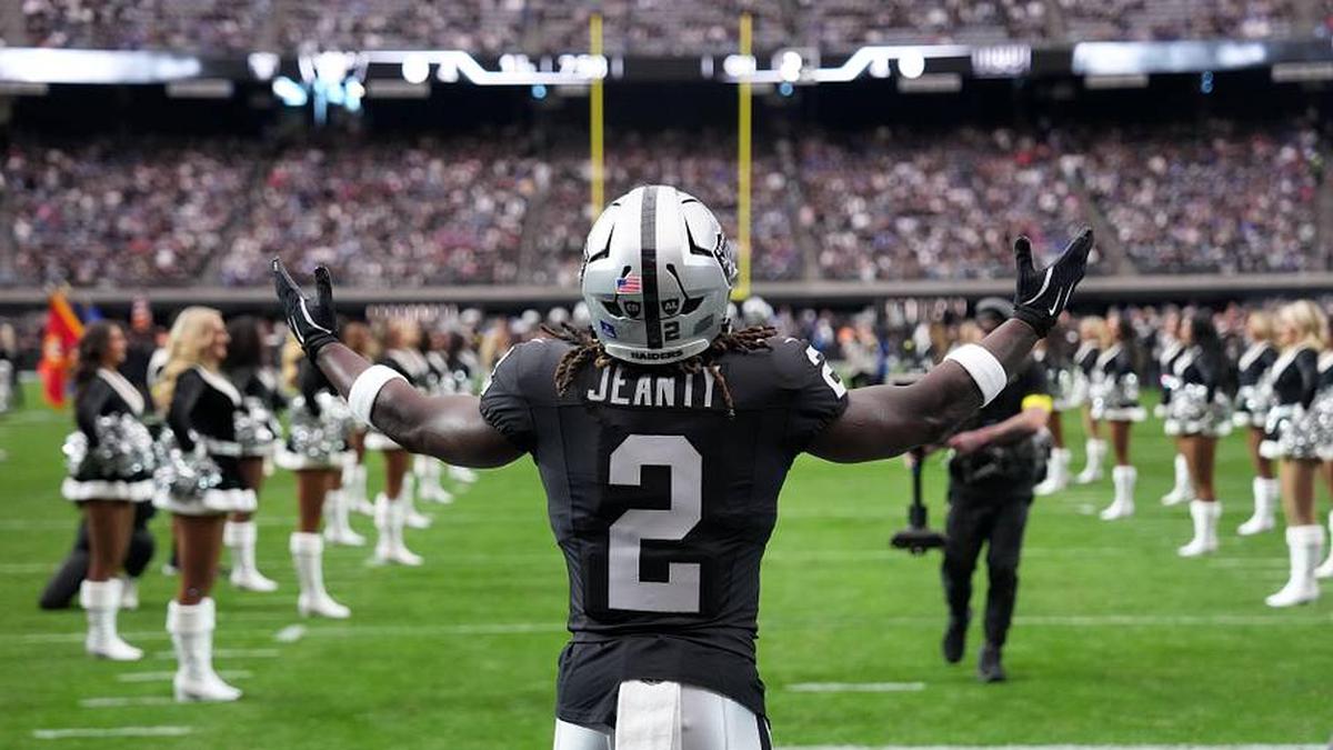  Dec 28, 2025; Paradise, Nevada, USA; Las Vegas Raiders running back Ashton Jeanty (2) enters the field before the game against the New York Giants at Allegiant Stadium. Mandatory Credit: Kirby Lee-Imagn Images | Kirby Lee-Imagn Images 