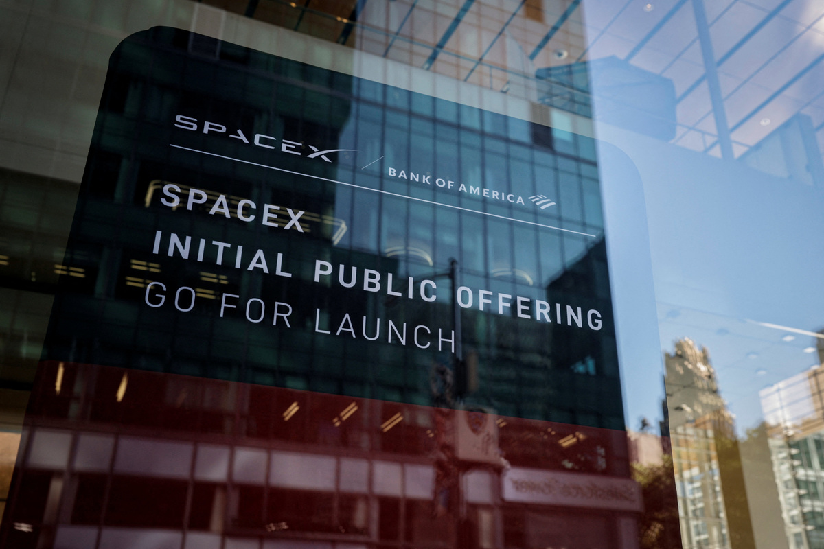 SpaceX initial public offering signage is displayed at the Bank of America building in New York, U.S., June 4, 2026. REUTERS/Jeenah Moon