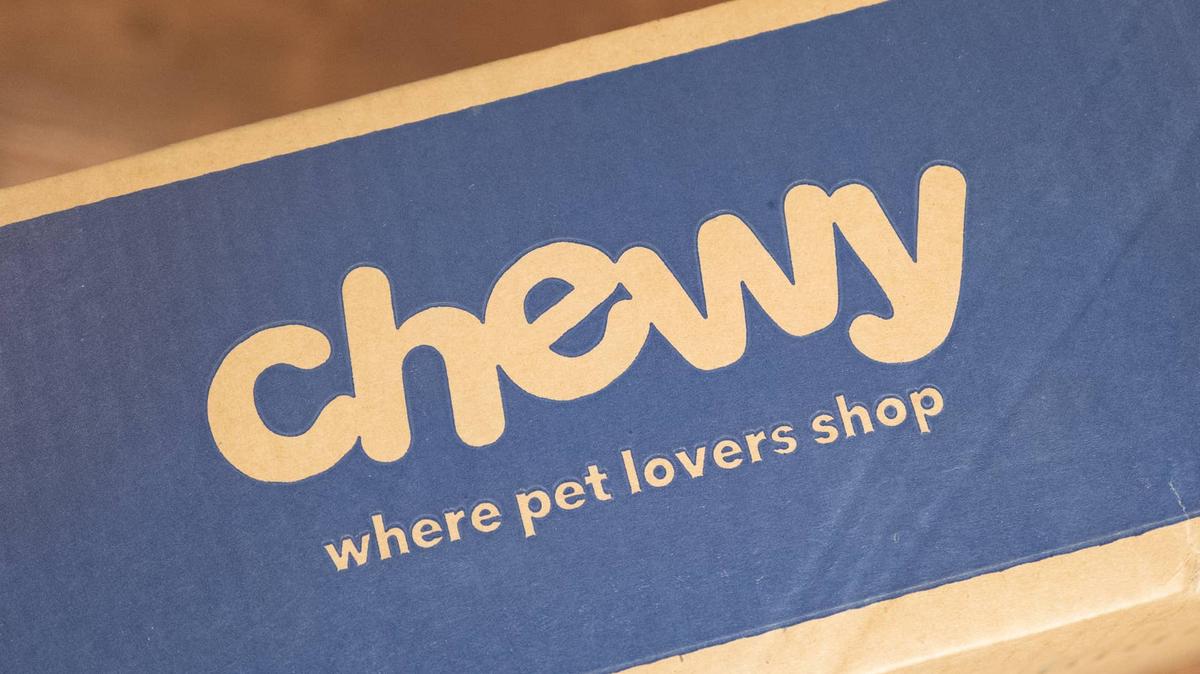 Close-up of Chewy shipping box.