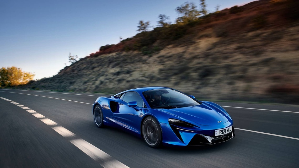 2025 McLaren Artura 
