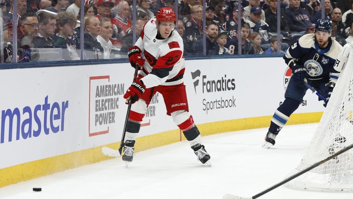 Hurricanes erupt late to pull away from Blue Jackets 
