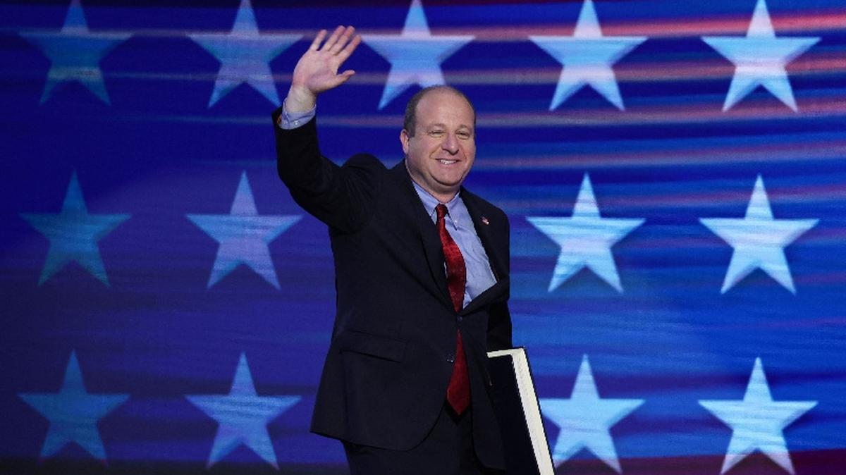 Colorado Governor Jared Polis holds a "Project 2025" book on Day 3 of the Democratic National Convention (DNC) in Chicago, Illinois, U.S., August 21, 2024. REUTERS/Mike Segar