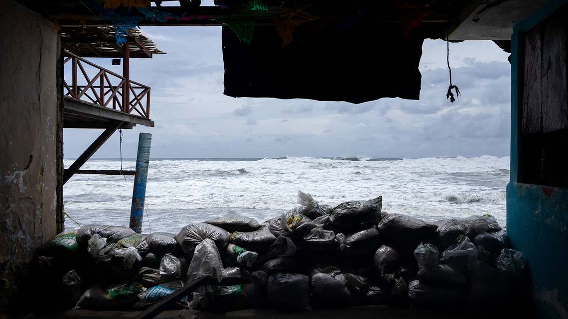 Hawaii and Mexico prepare for hurricanes