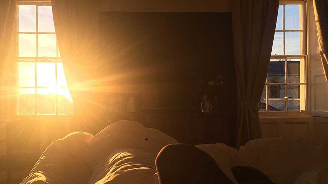 How to wake up without caffeine: 7 natural ways to feel more alert 