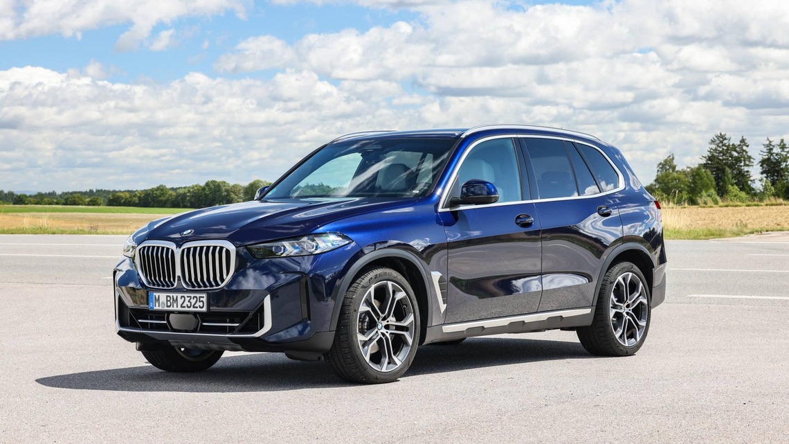 We Compared the 2026 Range Rover Sport and BMW X5. One Clearly Won 